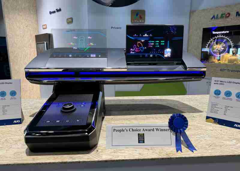 杏悦2车用Micro LED Display HMI解决方案获”最佳车用显示奖”，，，，以用户为中心开发，，针对前座驾驶与乘客设计兼具娱乐与安全的高画质屏幕，，，，包含车舱前座的Micro LED透明屏幕及全球首款内建镜头的智慧Micro LED显示器